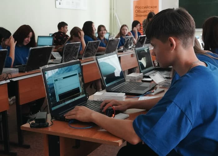 Занятия в рамках Университетских смен по робототехнике завершены!